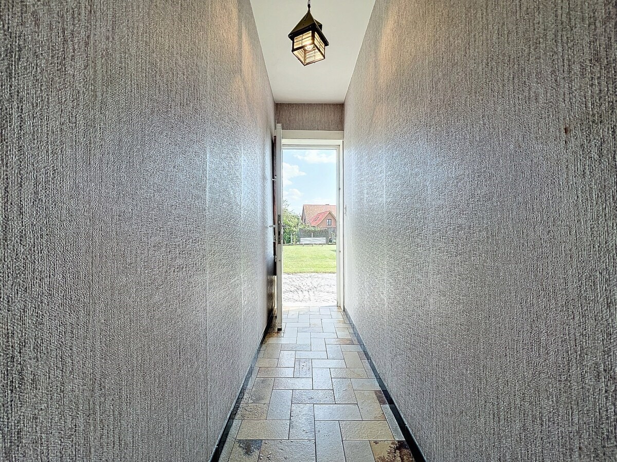 Charmante laagbouwwoning in rustige woonwijk te Hillegem 