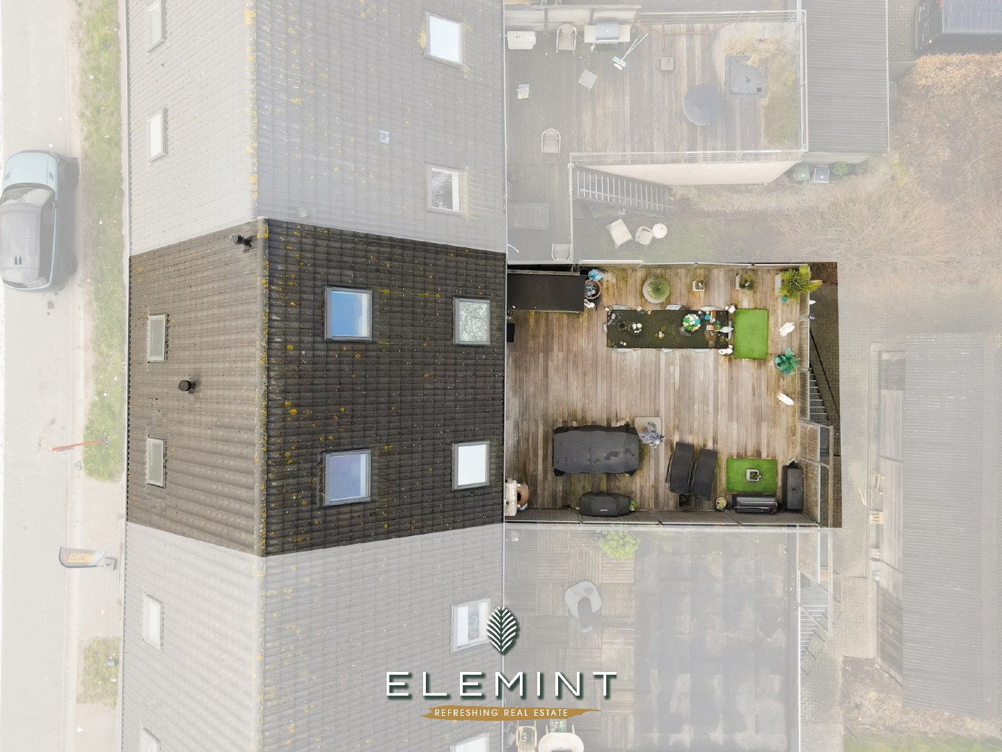 Uniek triplex-appartement met private inkom, 3 slpk, 2 badk &amp; ruim terras met vijver (161 m²) 