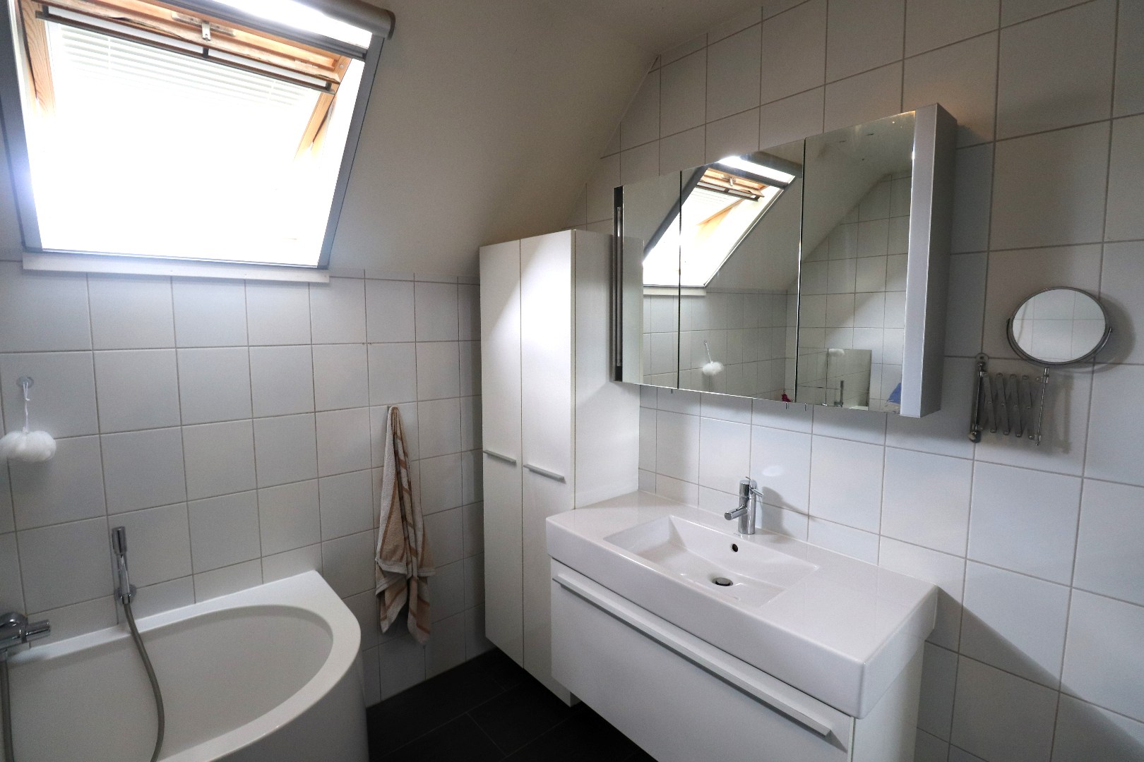 Zeer ruim duplex appartement met 3 slaapkamers in centrum Geel 