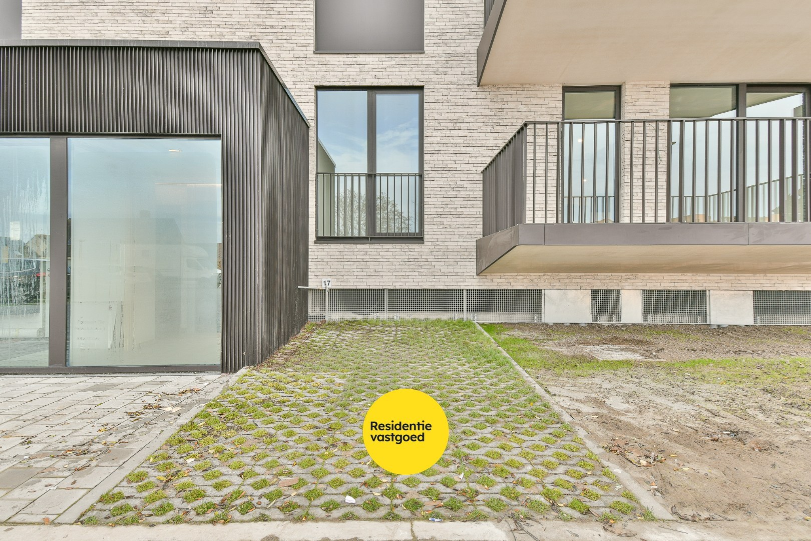 Nieuwbouw appartement met één slaapkamer en garage te huur in Oudenburg 