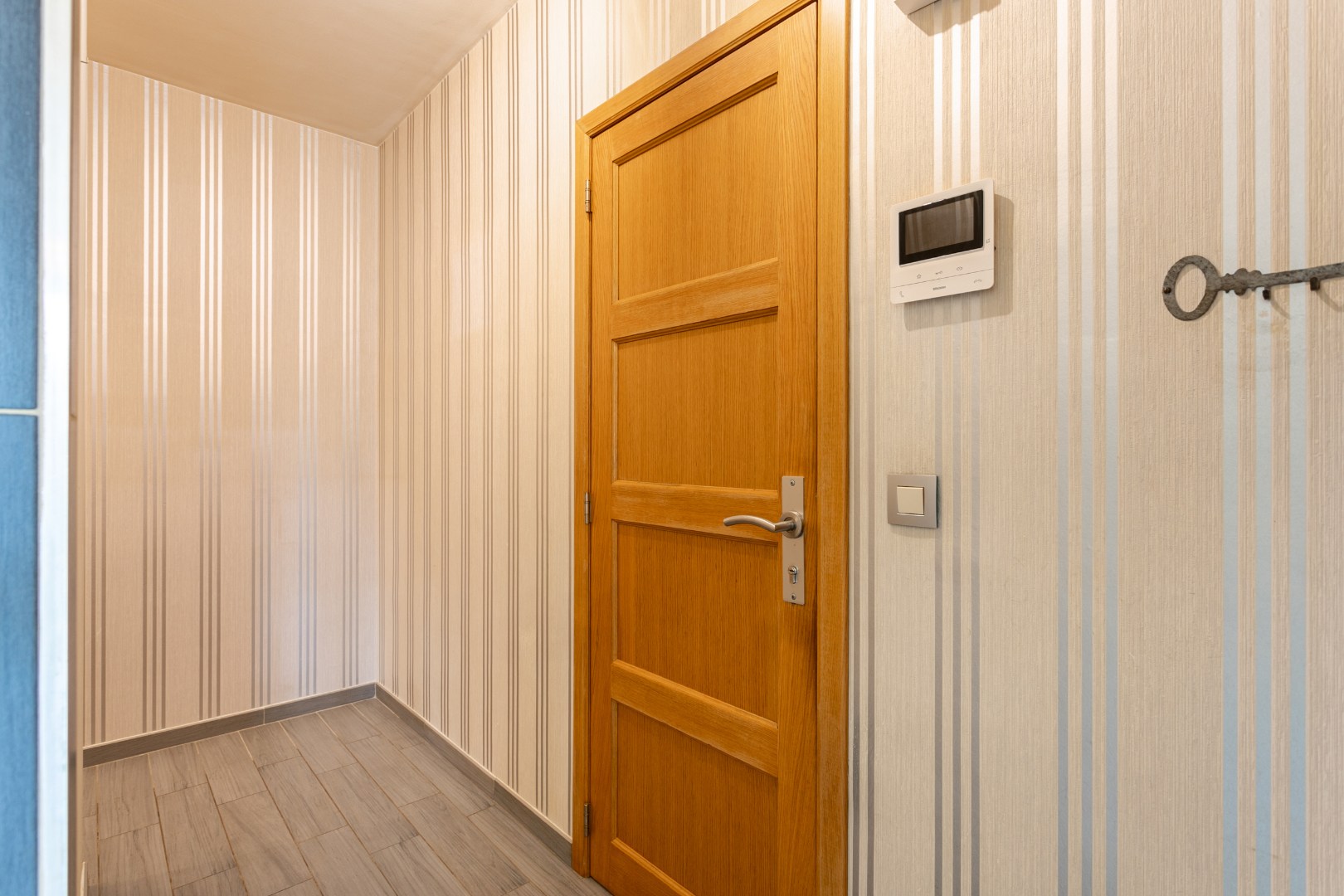 Gerenoveerd appartement met 2 slaapkamers, 2 terrassen en 2 garageboxen 