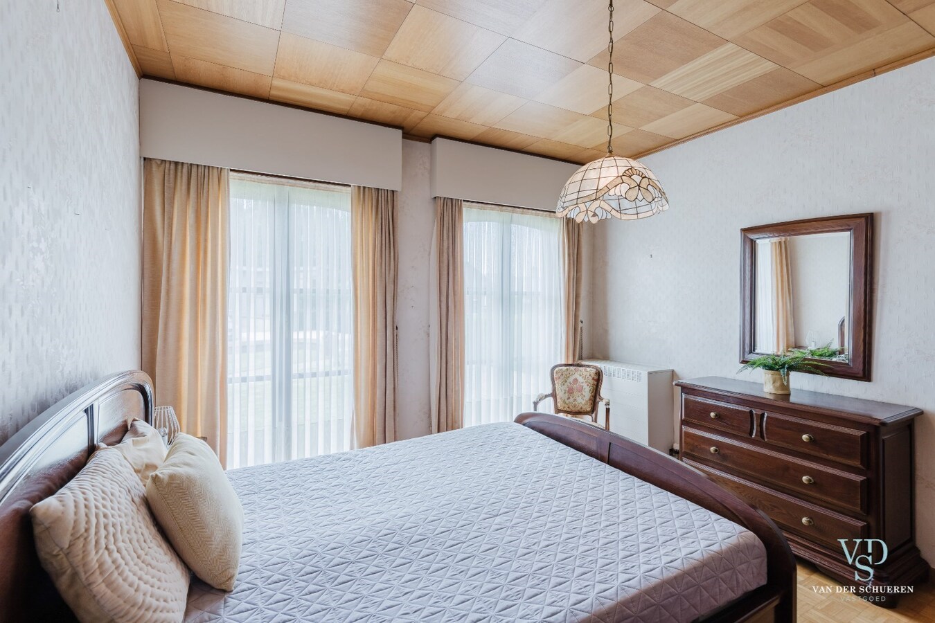 Gelijkvloerse villa.    Op 1 km van de Schelde. 