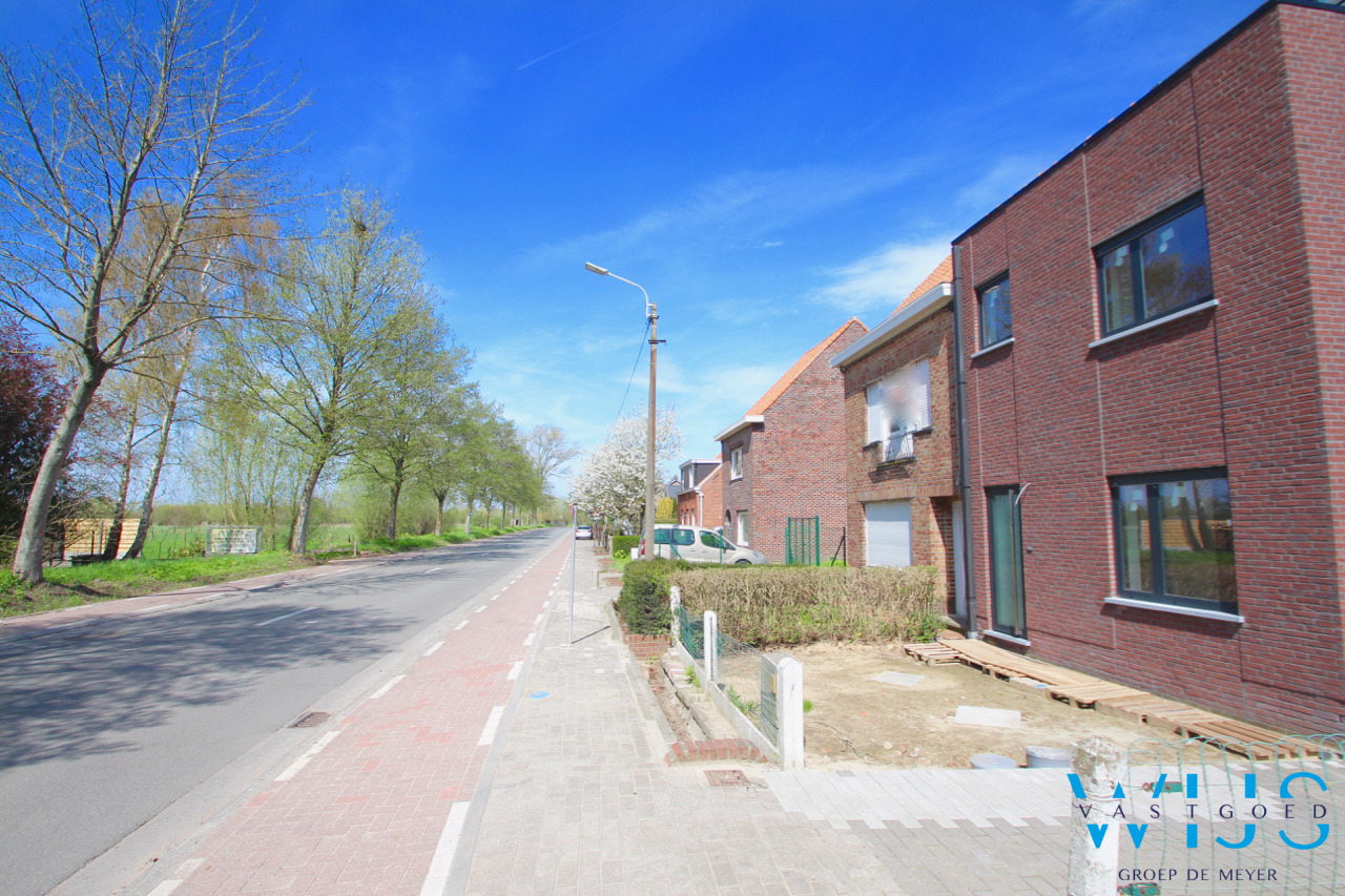 Compleet van A tot Z vernieuwd woonhuis te KLUIZEN /WIPPELGEM 