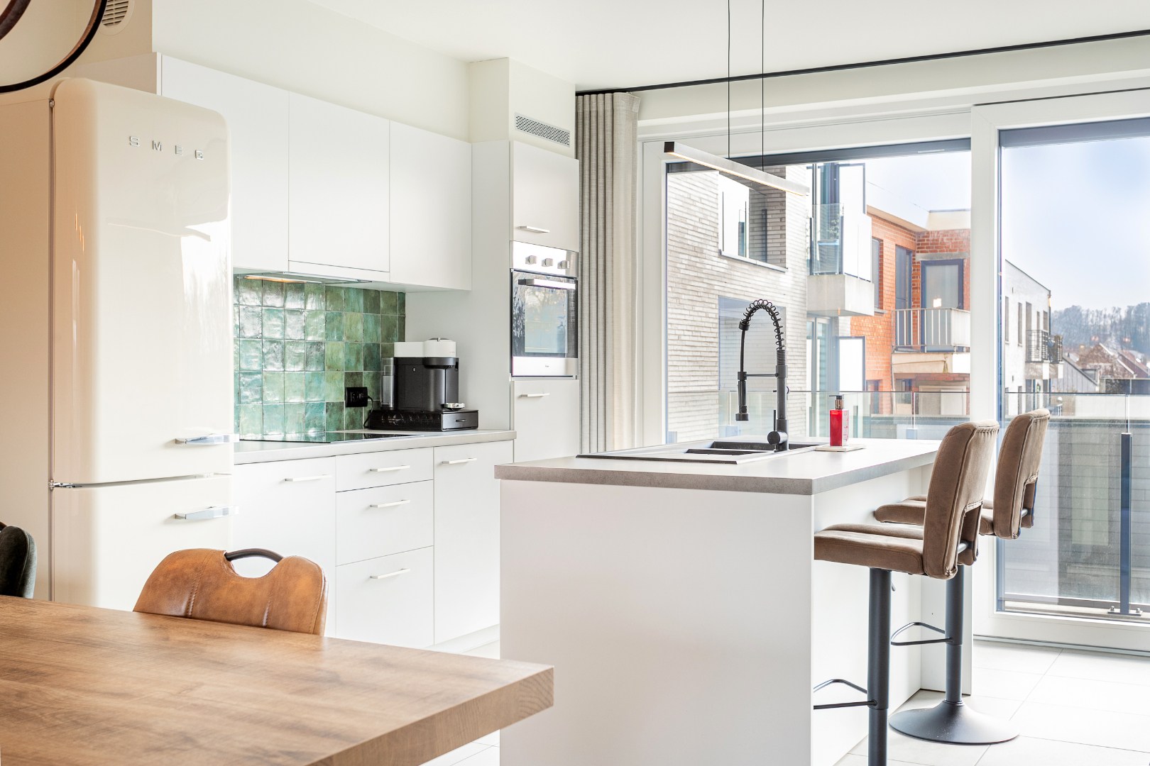 Recent, energiezuinig appartement met 2 slpks, 2 terrassen en autostaanplaats 