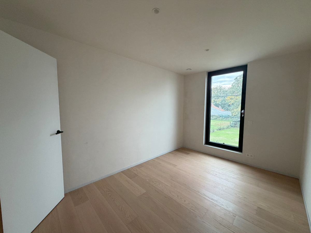 Ruime nieuwbouwwoning met terras en tuin. 