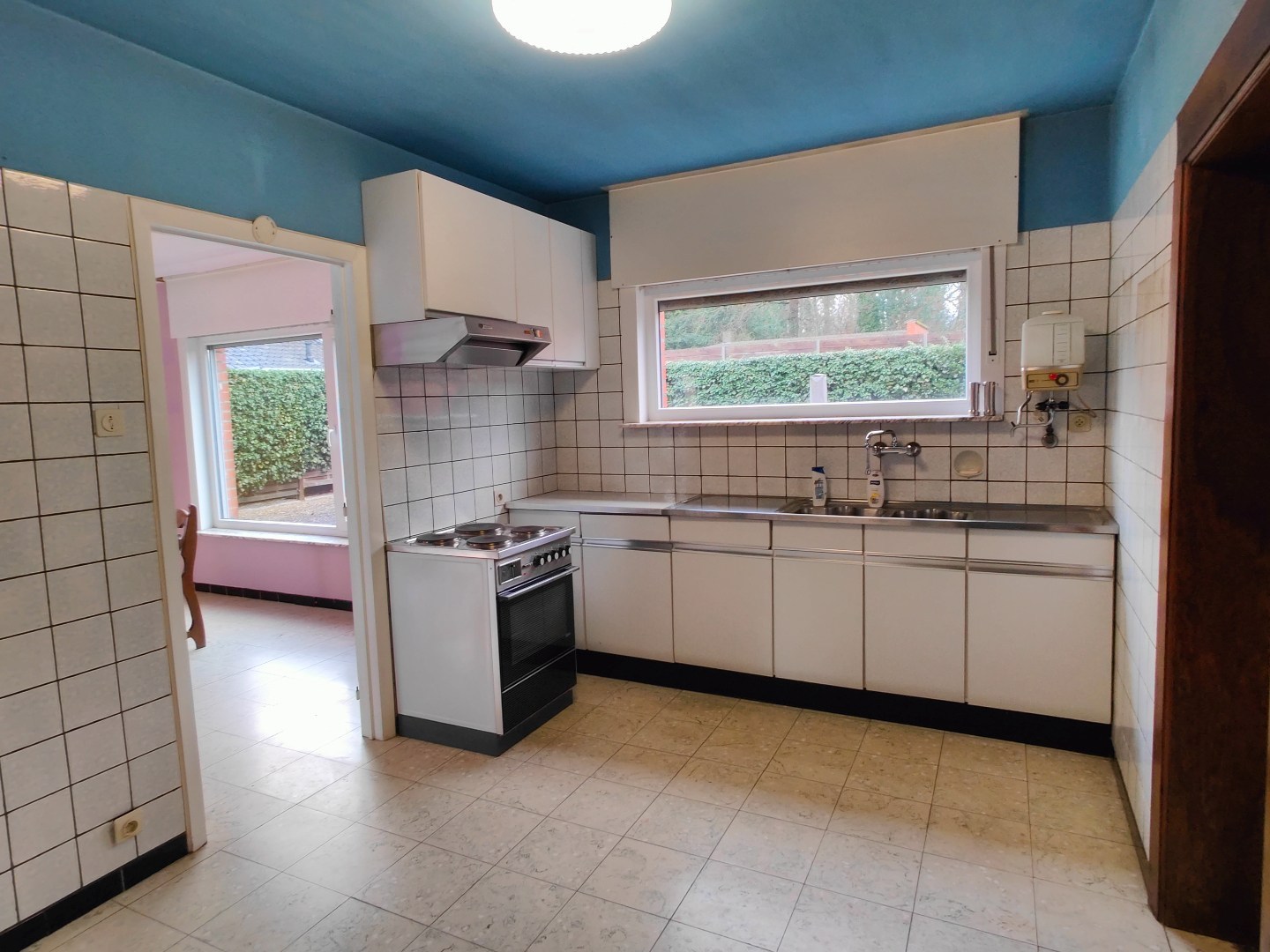 Halfopen woning met tuin en garage op 385 m² 