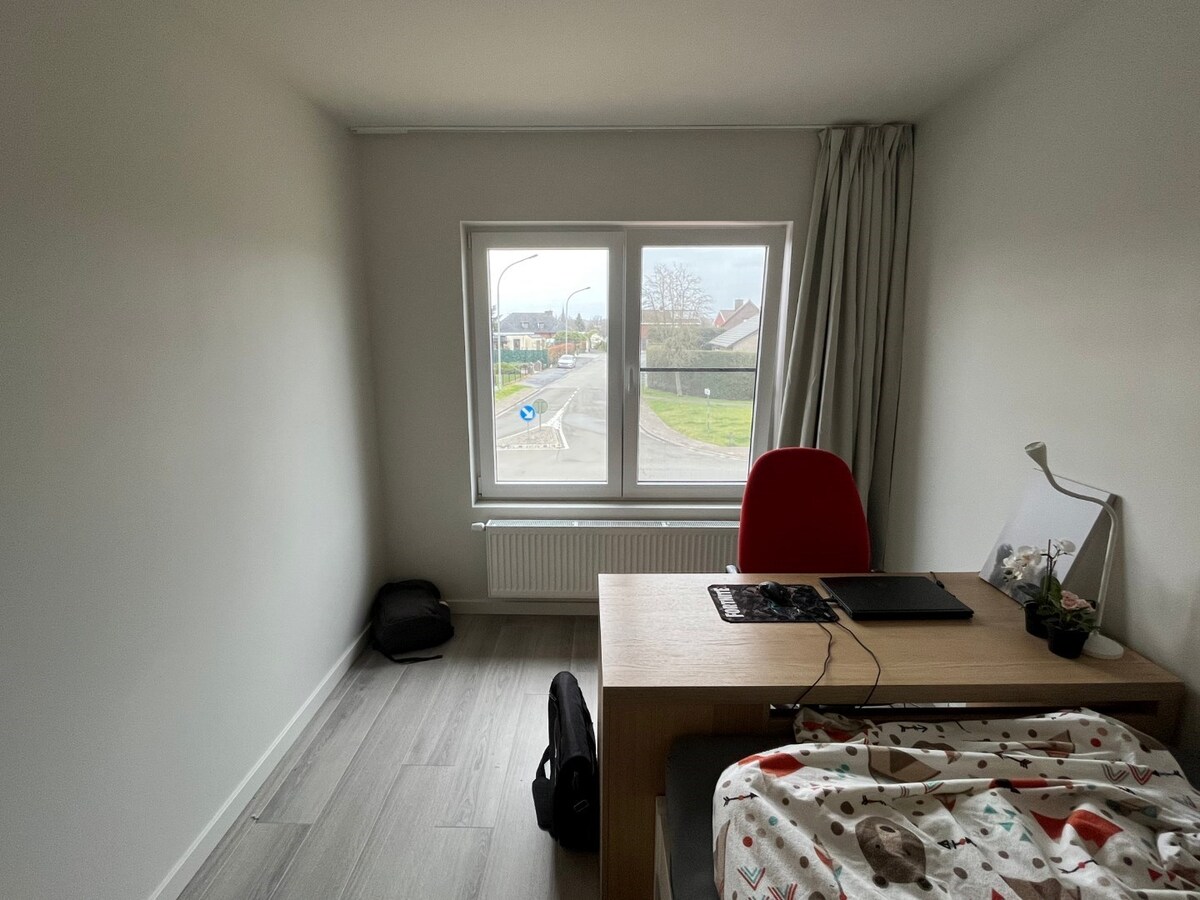 Energetisch gerenoveerde, ruime gesloten bebouwing te Kruisem 