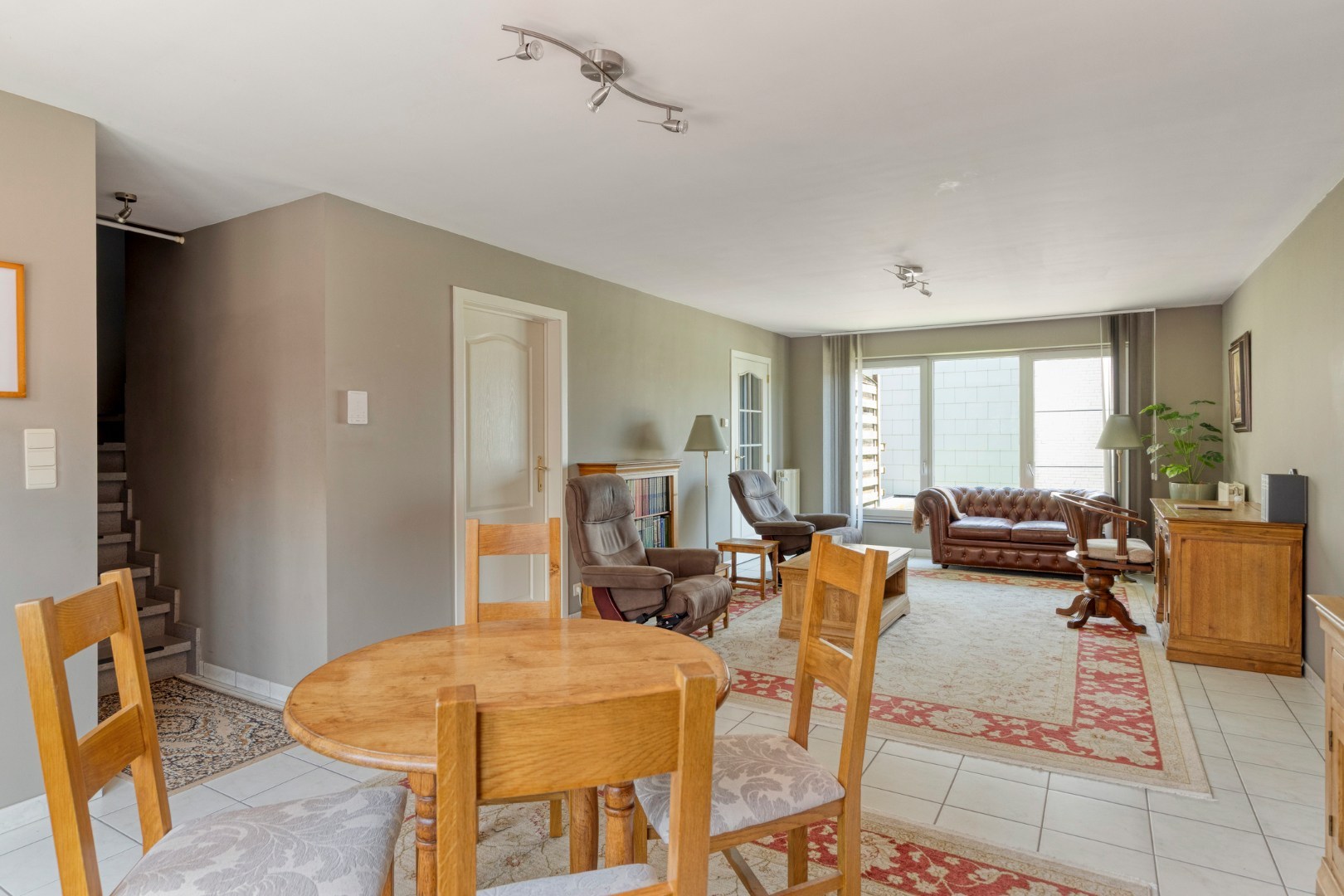 Instapklare duplex met 3 slpk. en staanplaats in hartje Tessenderlo 