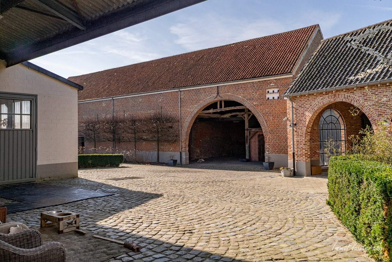 Uitzonderlijke woning met paardenaccommodatie, binnen- en buitenpiste op ca. 9,4 ha te Haacht 