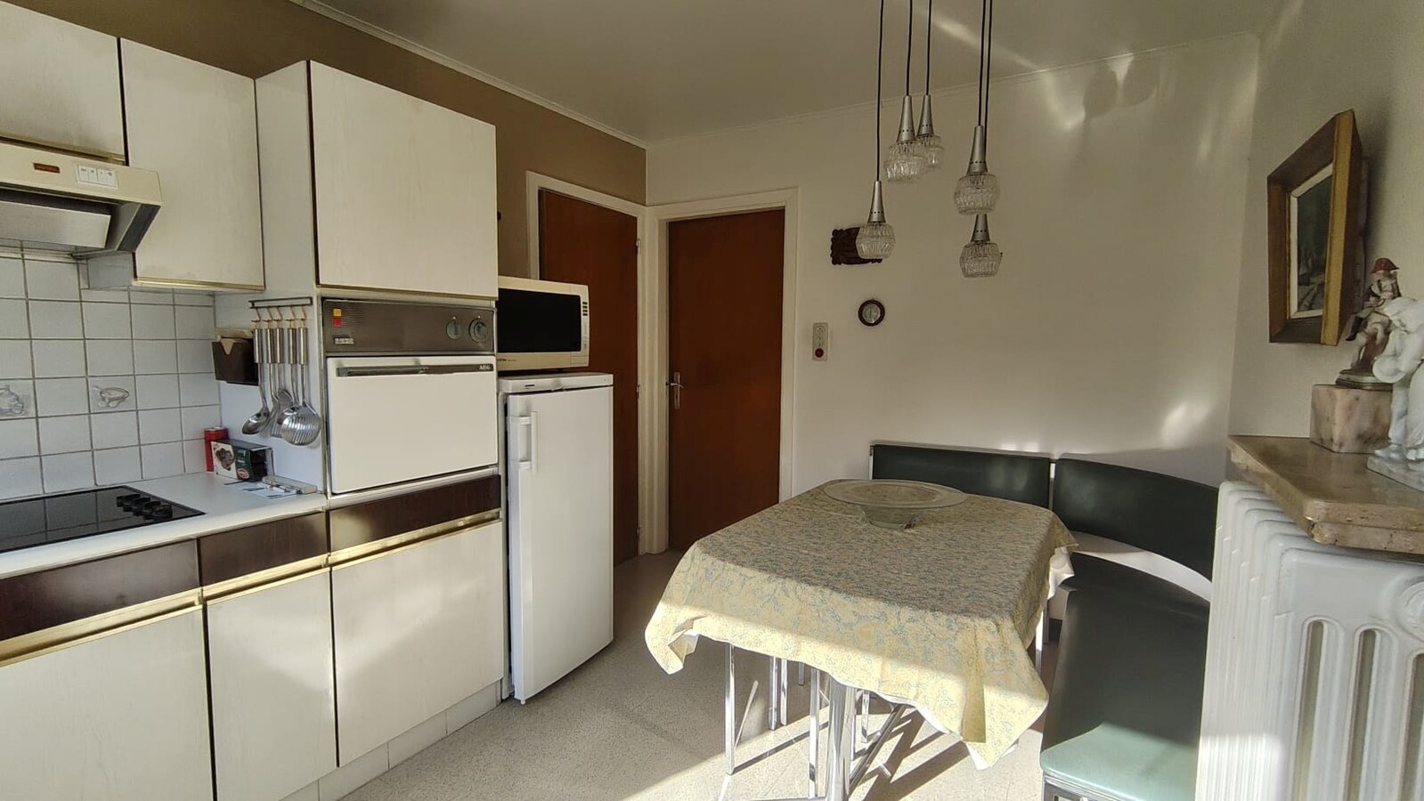 Ruime bungalow met 3 slaapkamers, tuin, terras en garage in hartje Aalter op toplocatie 