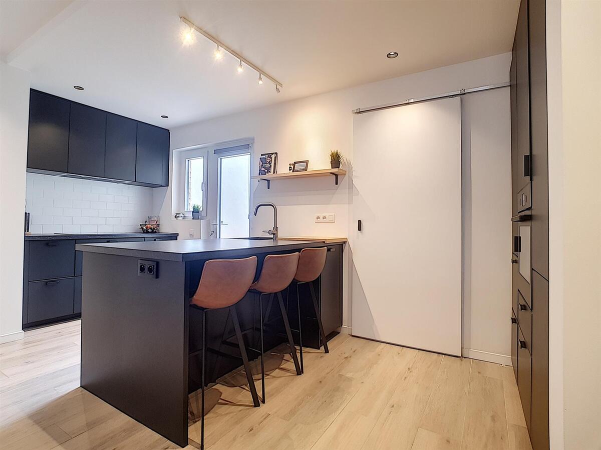 Ruim, knap gerenoveerd 1-slaapkamerappartement  met terras  - Heist 