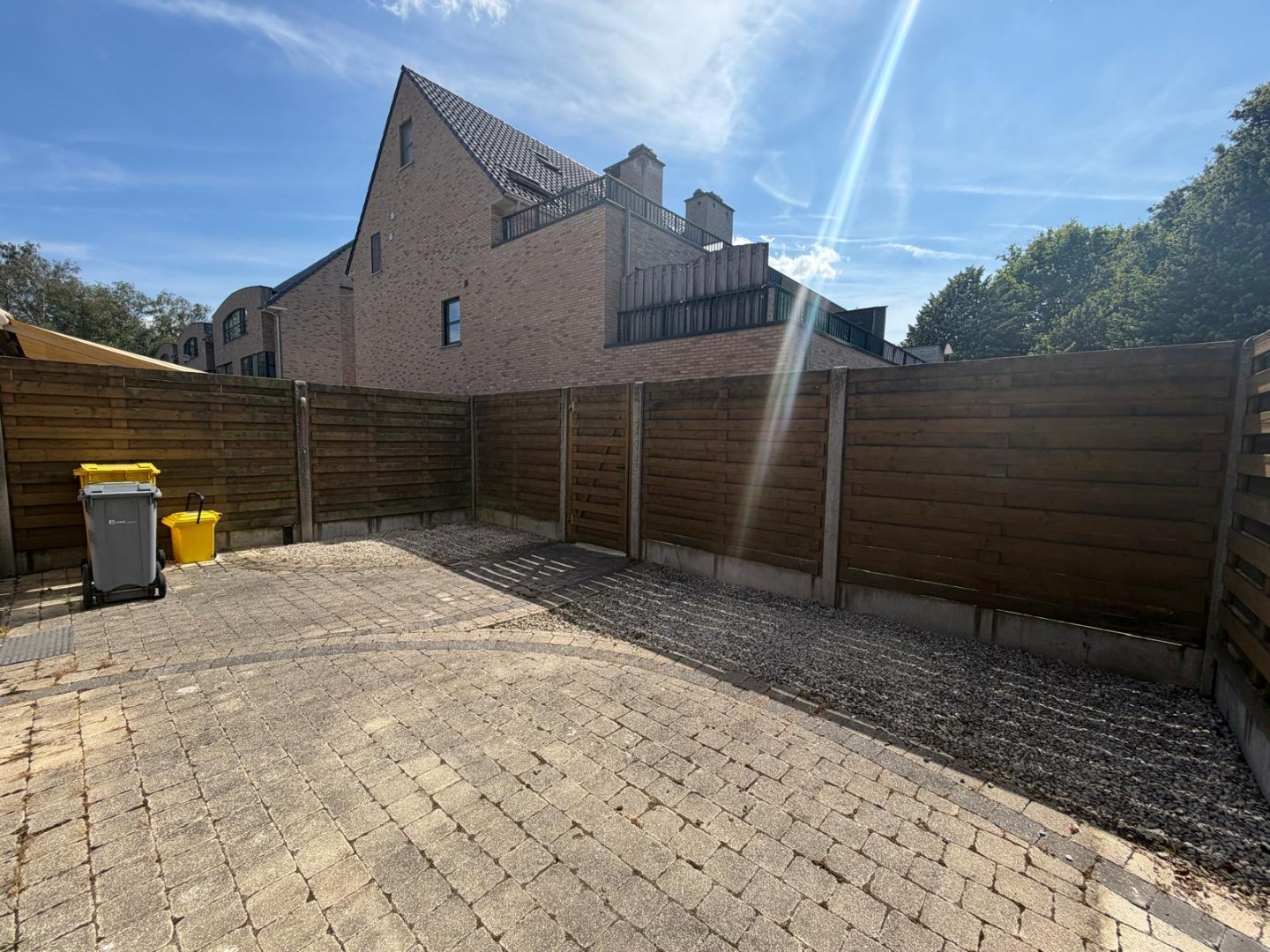 Zeer net gelijkvloers appartement met 2 slpk. nabij centrum van Geel 