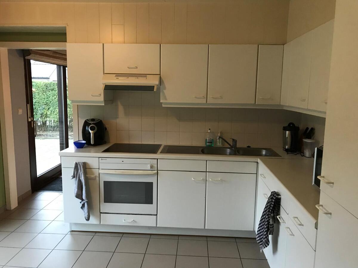 Rustig gelegen halfopen bebouwing met 3 slaapkamers 