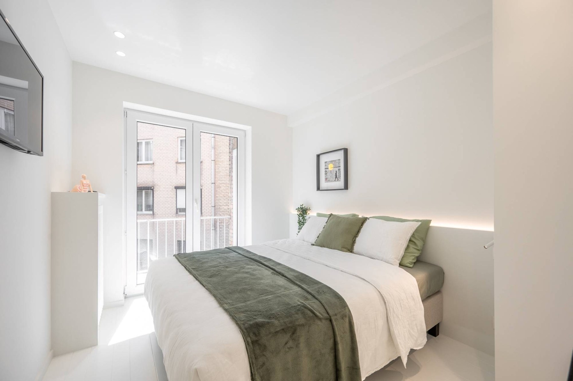 Très bel appartement rénové avec 3 chambres à Knokke-Zoute avec vue partielle sur la mer. 