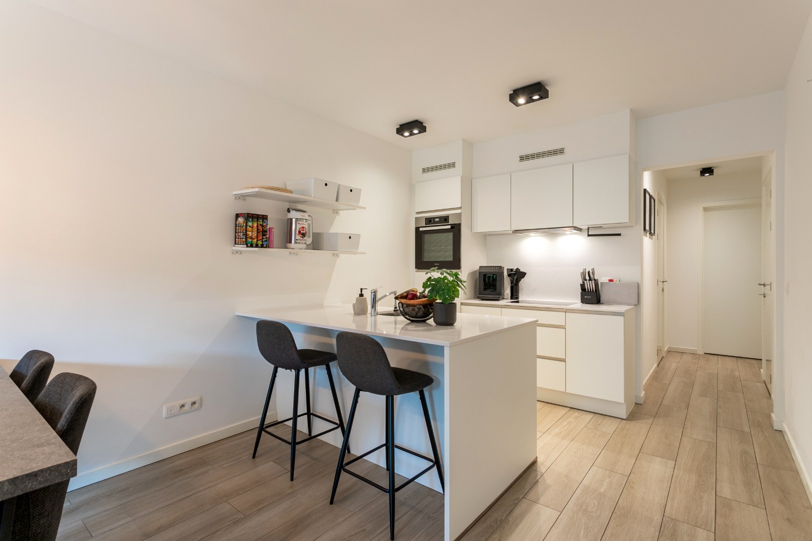 Recent gelijkvloers appartement met terras in Halle 