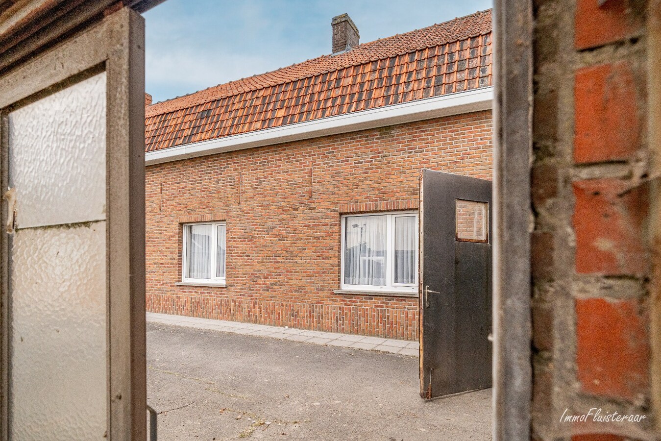 Te renoveren woning met bijgebouw en weiland op ca. 4813 m² 