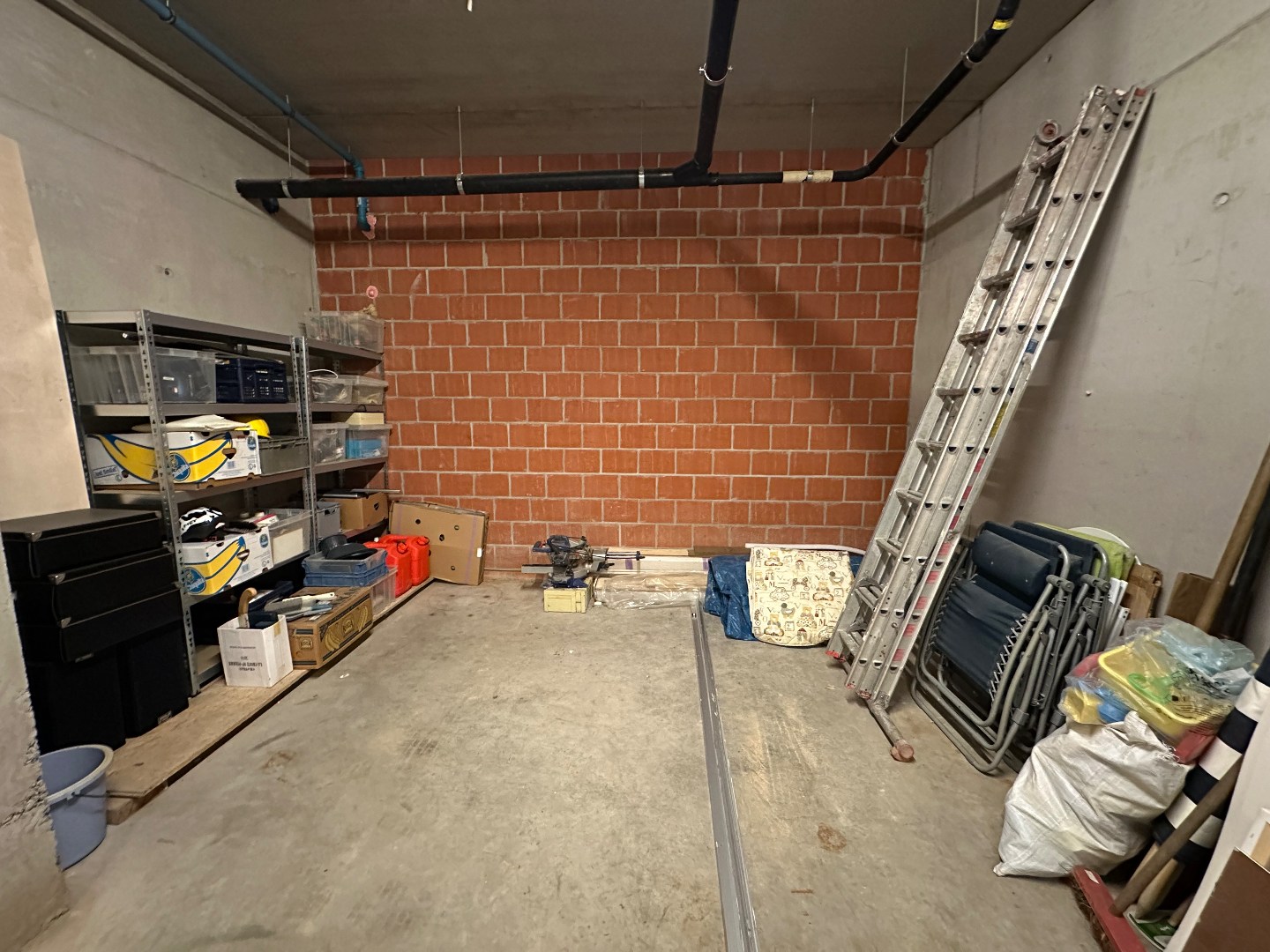 Ruime en recente garagebox (34 m²) in Nieuwpoort stad 