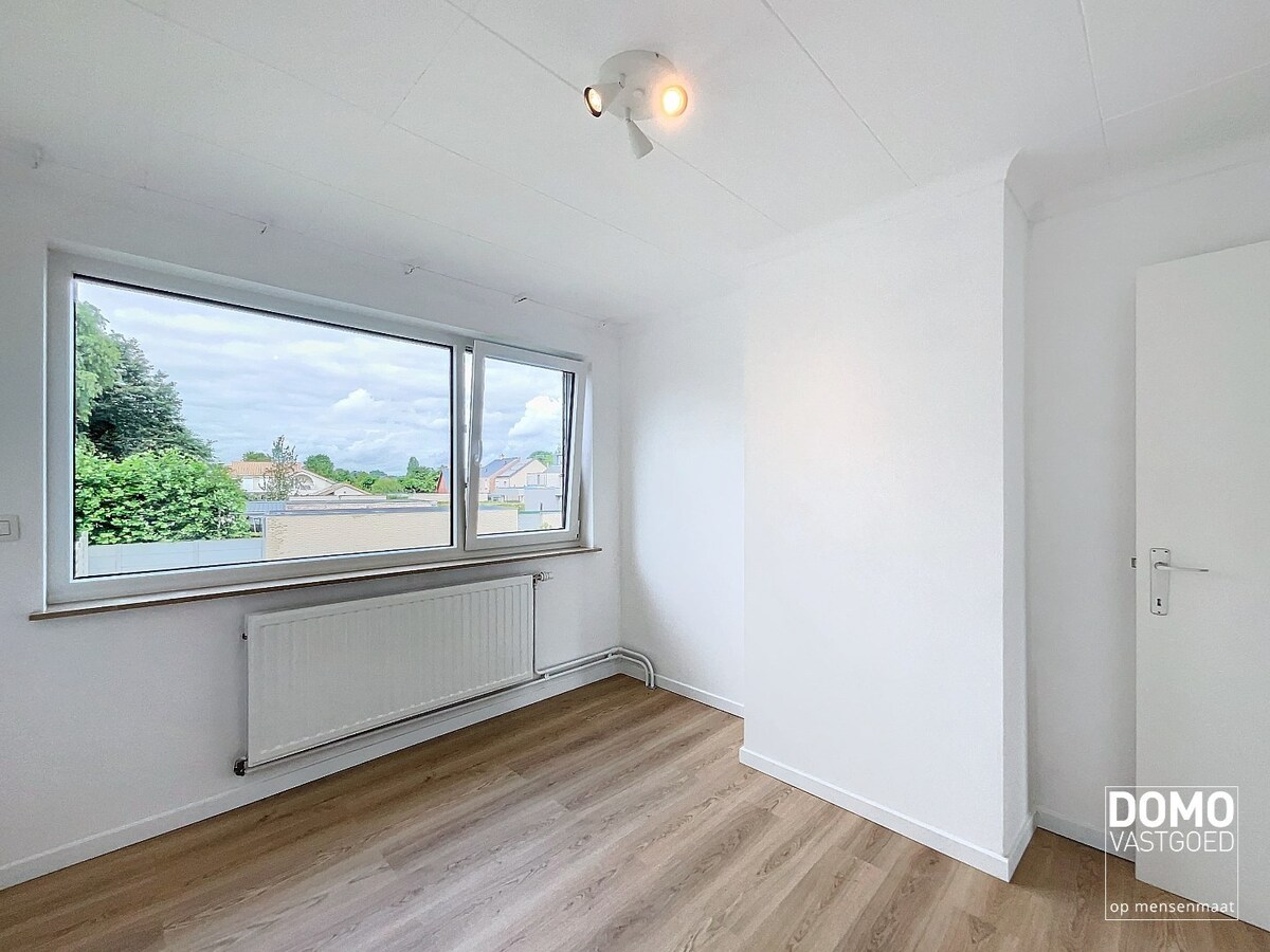 Gerenoveerde woning met tuin en inpandige garage gelegen te Spalbeek, 2 slaapkamers, 140m² bewoonbare oppervlakte, Energielabel C 