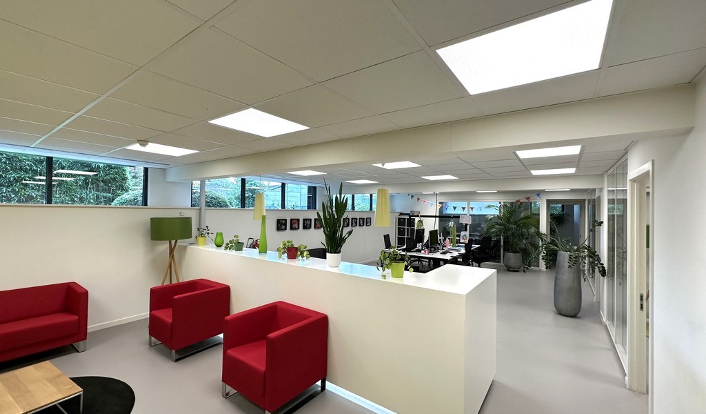 Instapklare kantoren te huur aan afrit E40 in Drongen