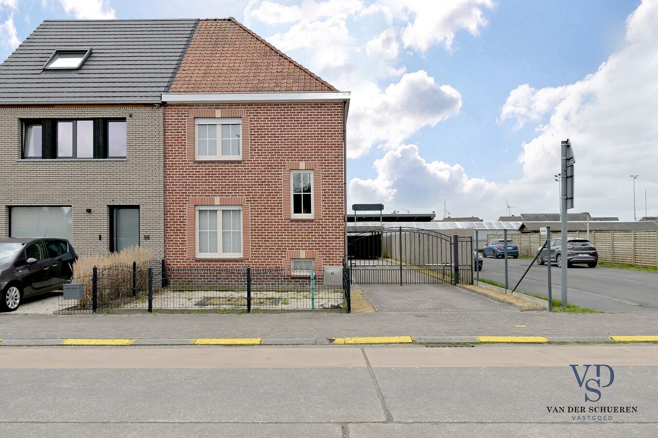 Degelijke Half Open Bebouwing 