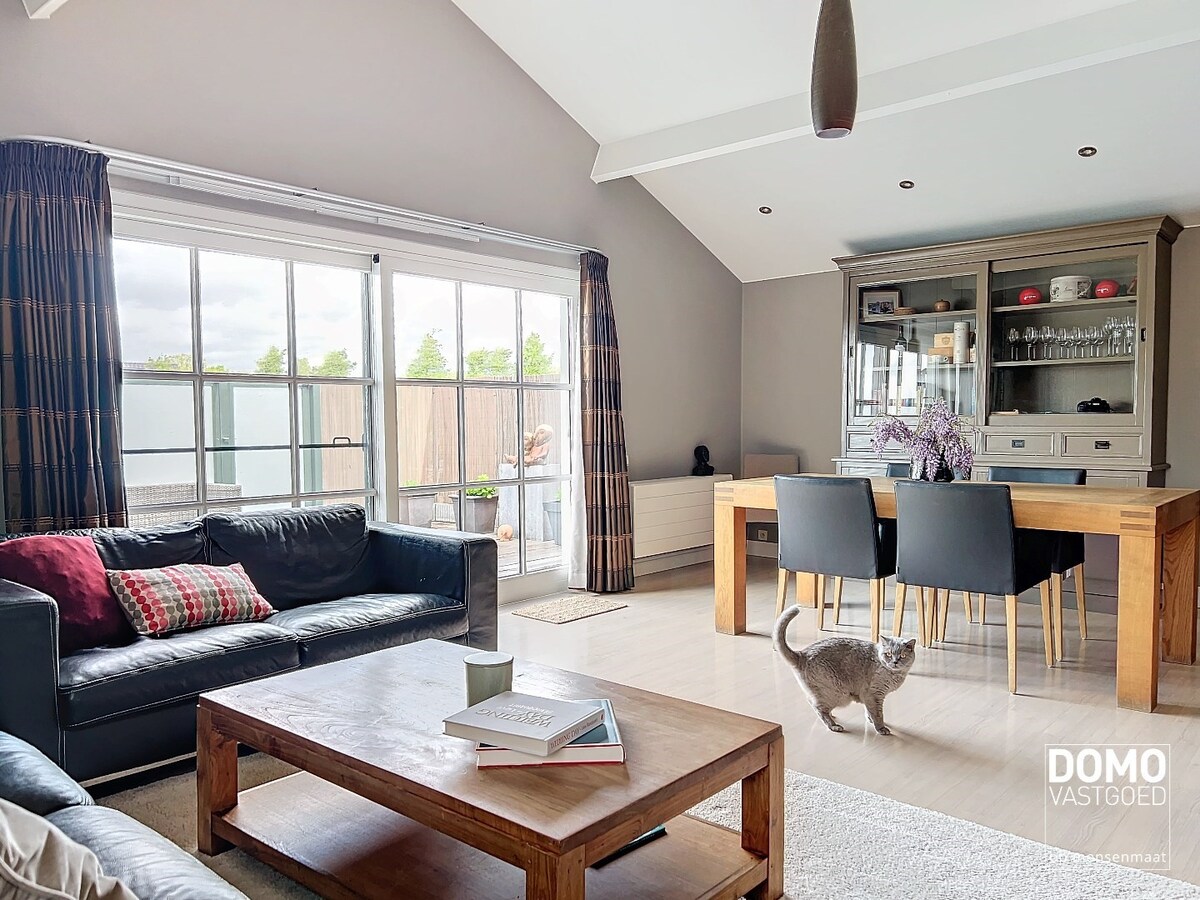 Multifunctioneel handelspand, gunstig gelegen met veel parkeergelegenheid en energielabel C 