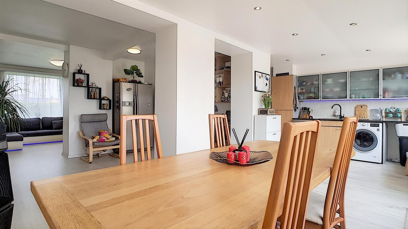 Gezinswoning met drie slaapkamers, terras en uitweg achteraan - Zwankendamme 