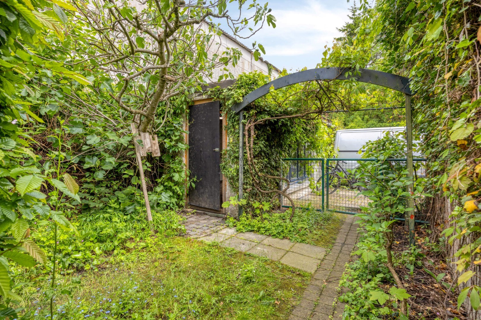 Ruime stadswoning met achteruitgang via Janseniusstraat met 4 slaapkamers, garage en tuin te Leuven- EPC 239kwh/m2 