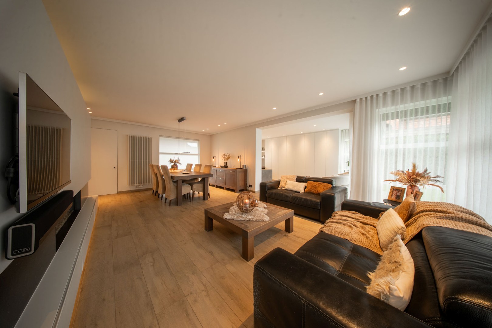 Verrassend luxueus afgewerkte woning met tuin en garage 