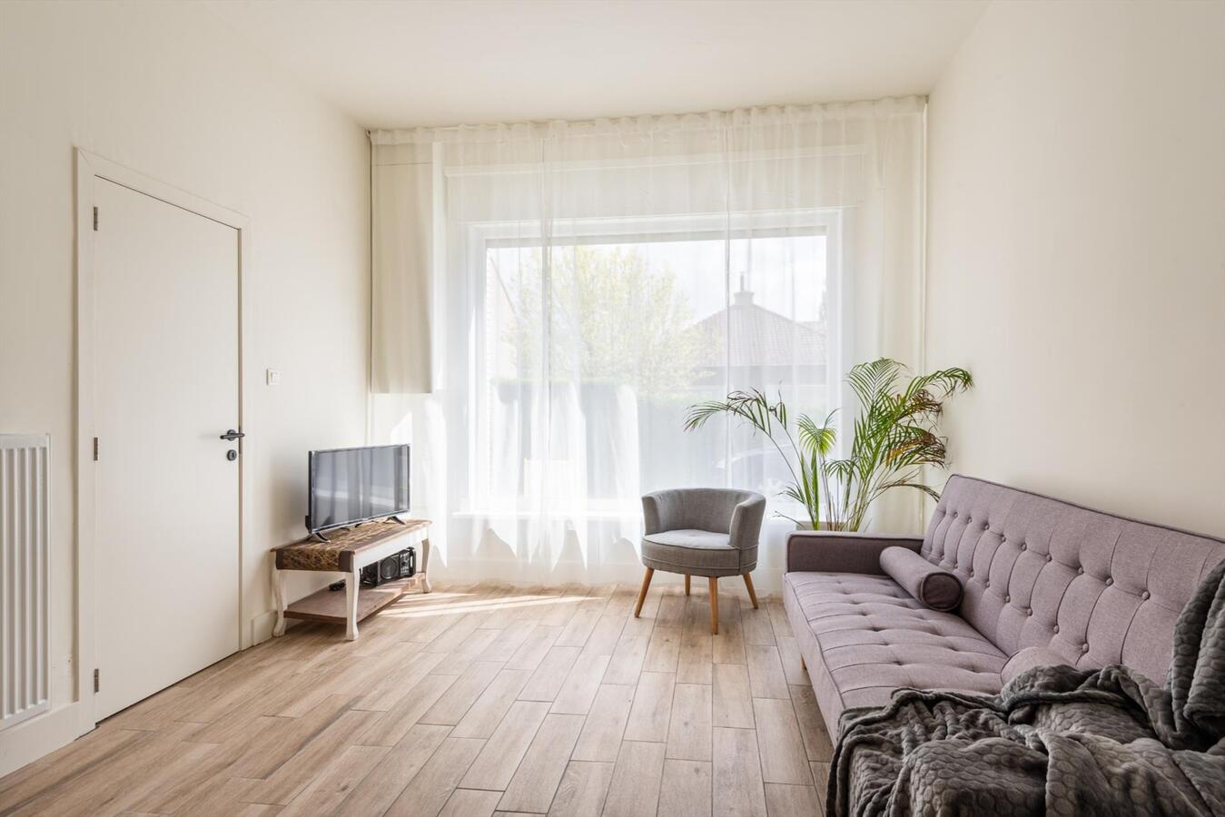 Lichtrijke woning met garage in het hartje van Ieper 