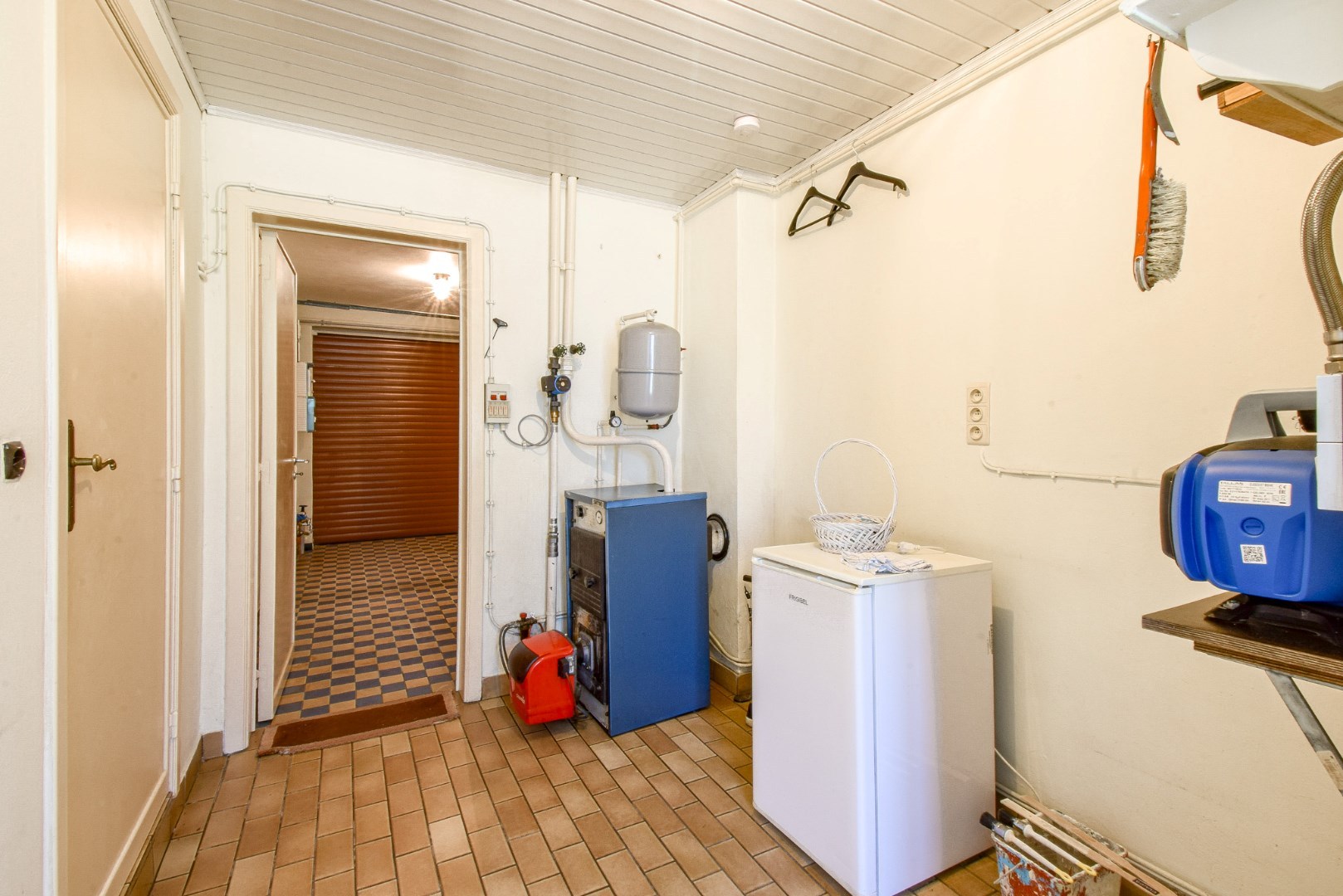 Landelijk gelegen woning ( 258 m²) met inpandige garage en zonnige achtertuin te Snaaskerke 