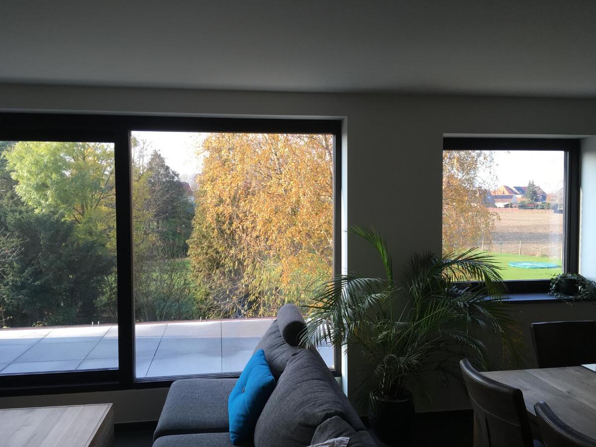 Modern, eigentijds 2 slaapkamer appartement met ondergrondse autostaanplaats 