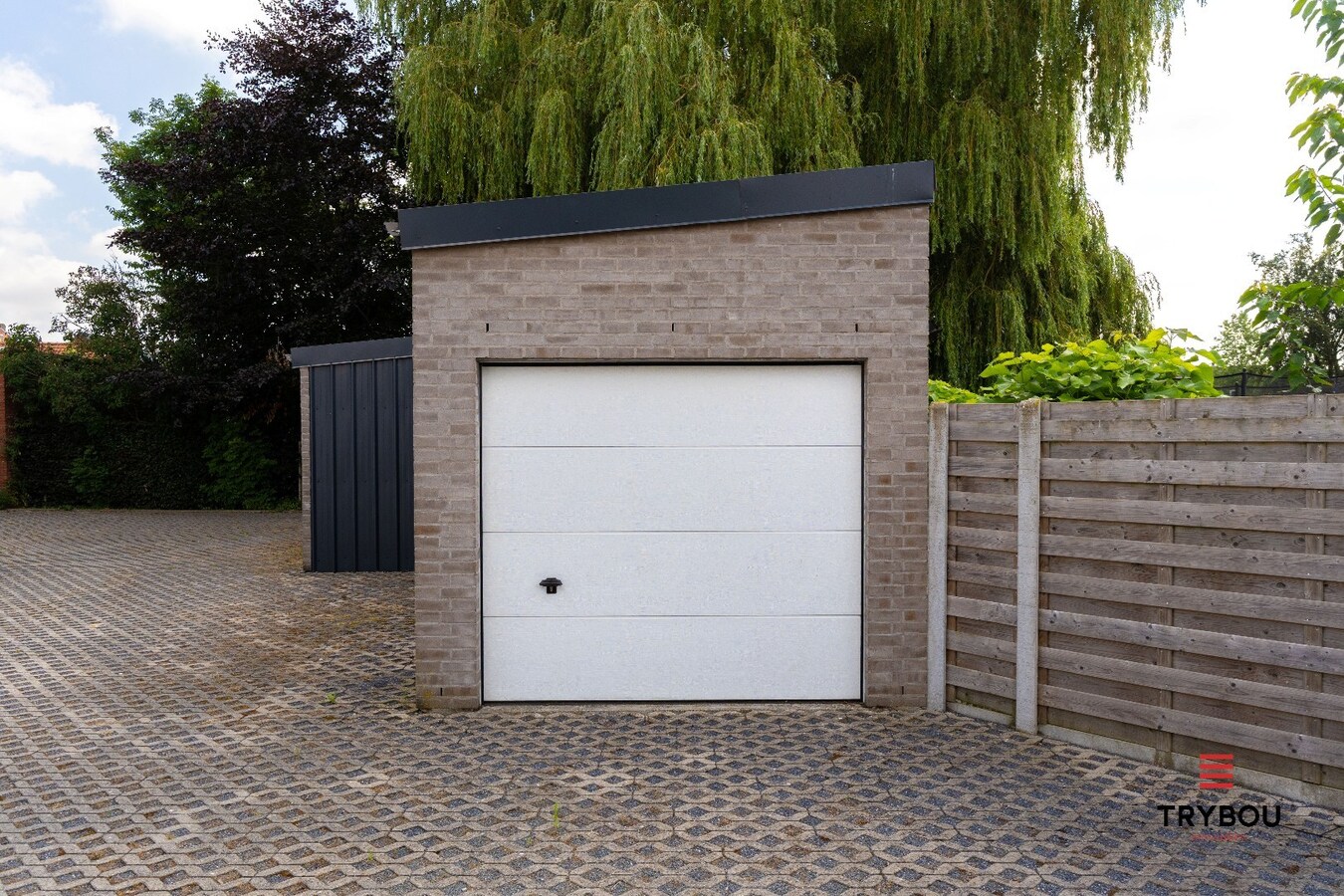 Centraal gelegen garage te Houthulst 