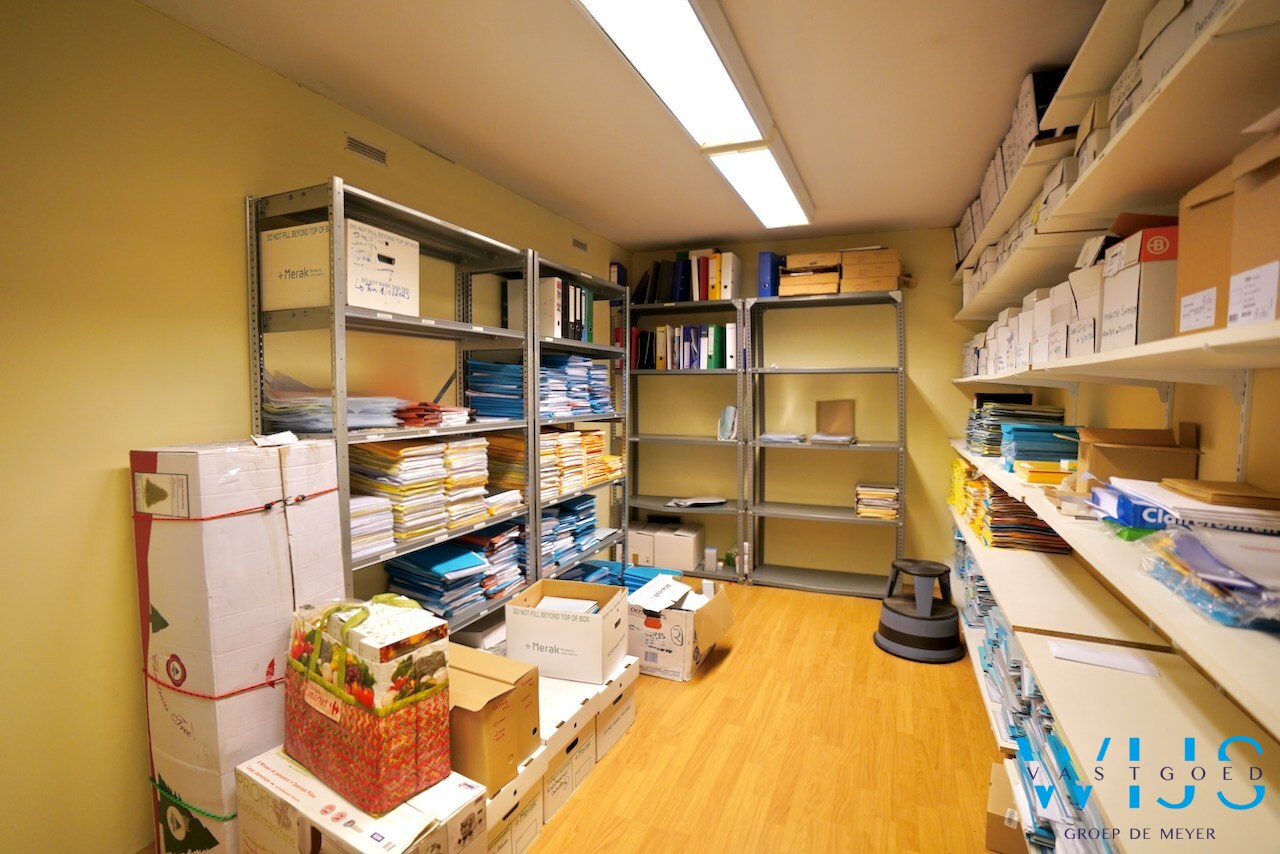 Volwaardig handelspand te Oosteeklo ! 