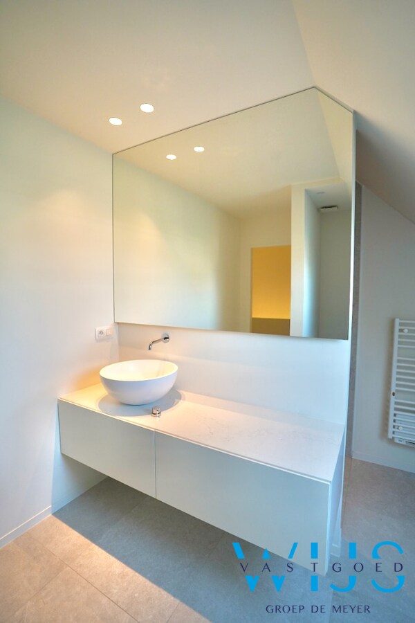 Luxues afgewerkt 2 slaapkamer appartement IN het centrum Ertvelde ! 