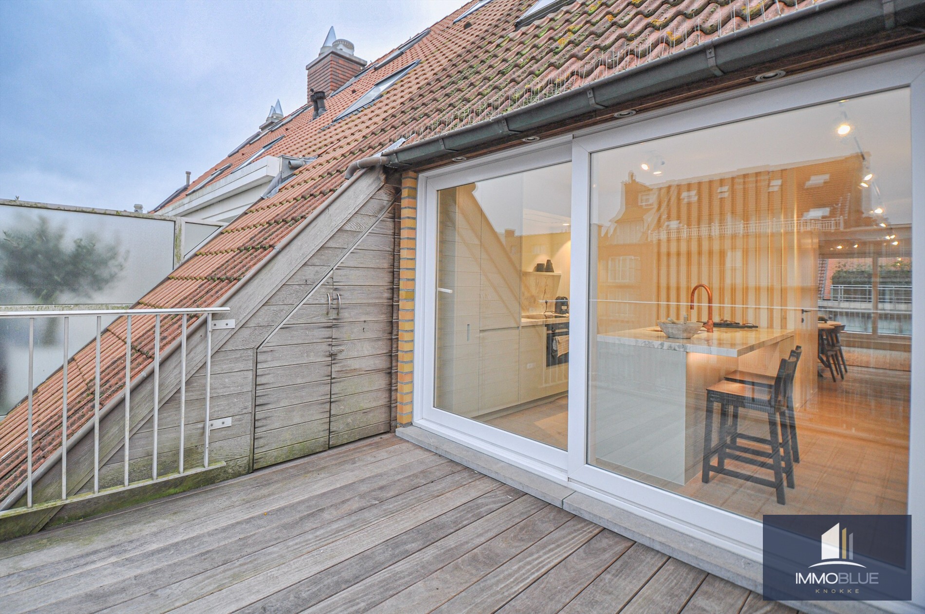Appartement entièrement rénové avec deux grandes terrasses. 