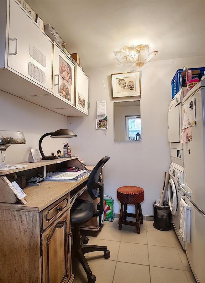 Verzorgd 2 slaapkamer appartement nabij het Heldenplein - Heist 