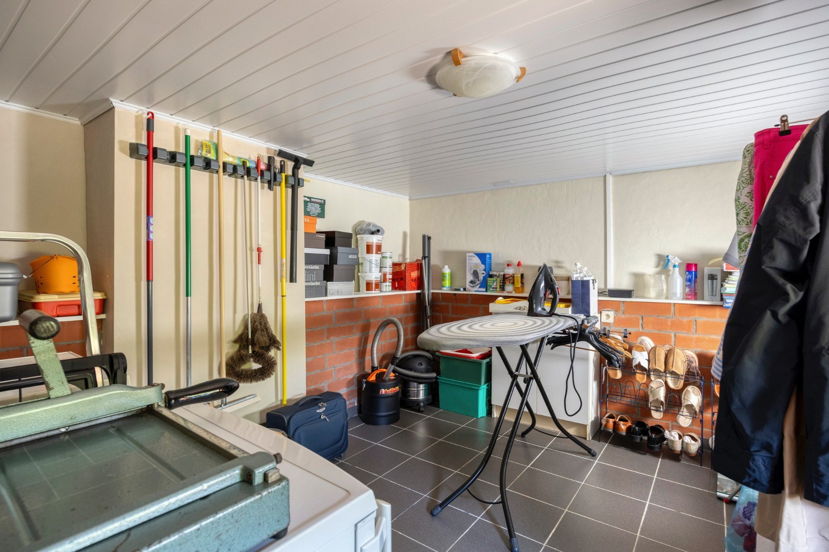 Gezinswoning met 3 slpk. en dubbele garage zonder renovatieverplichting in Mol-Gompel 