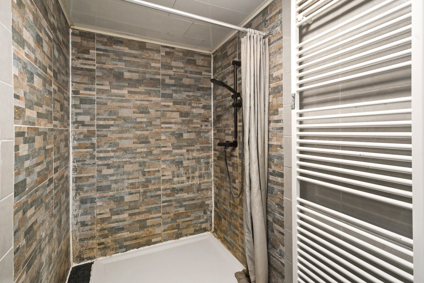 Centraal gelegen woning op ruim perceel van 721m² 