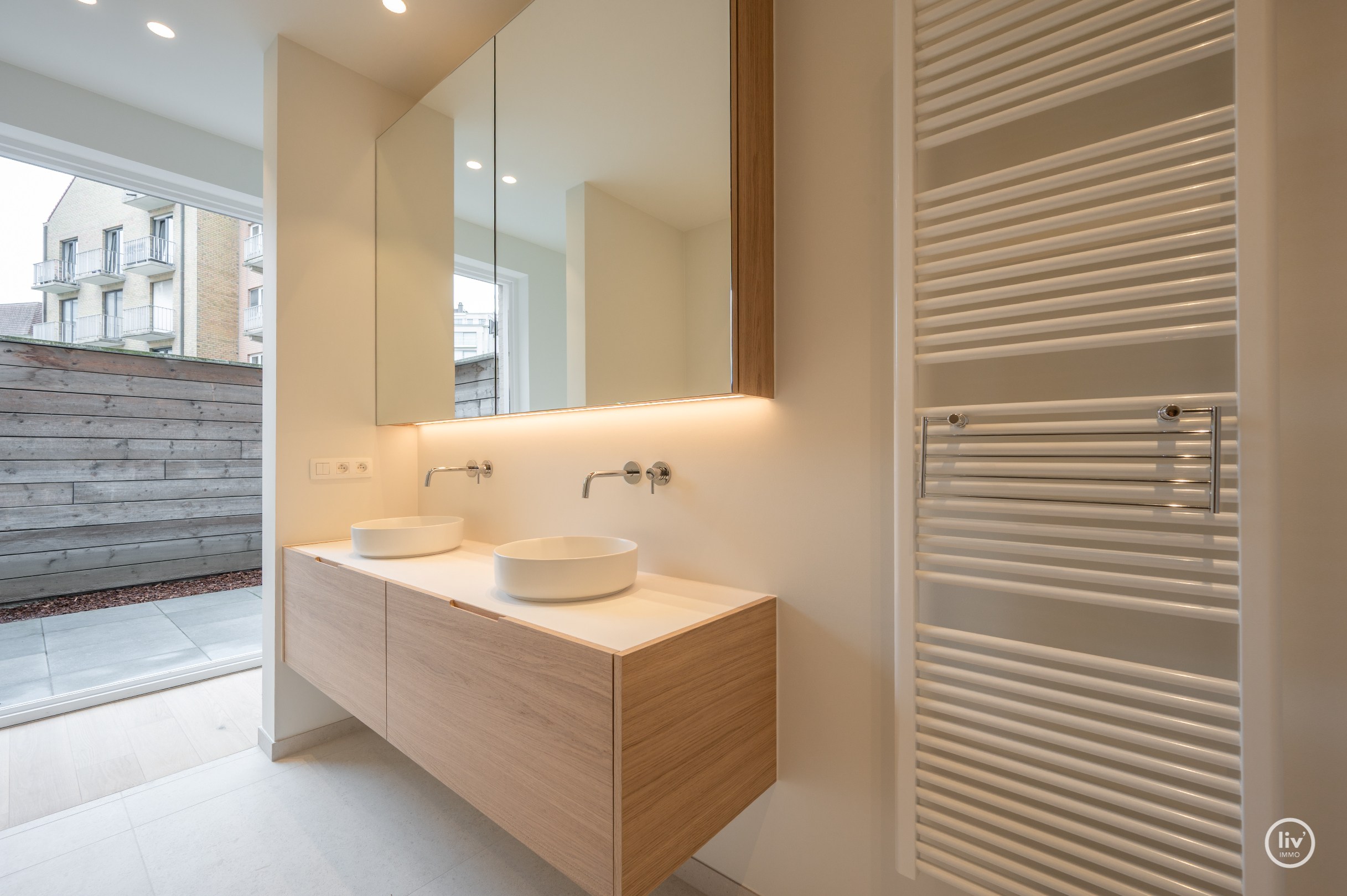 Duplex neuf au rez-de-chaussée et au premier étage situé à Lentelaan à Duinbergen avec des terrasses orientées plein sud. 