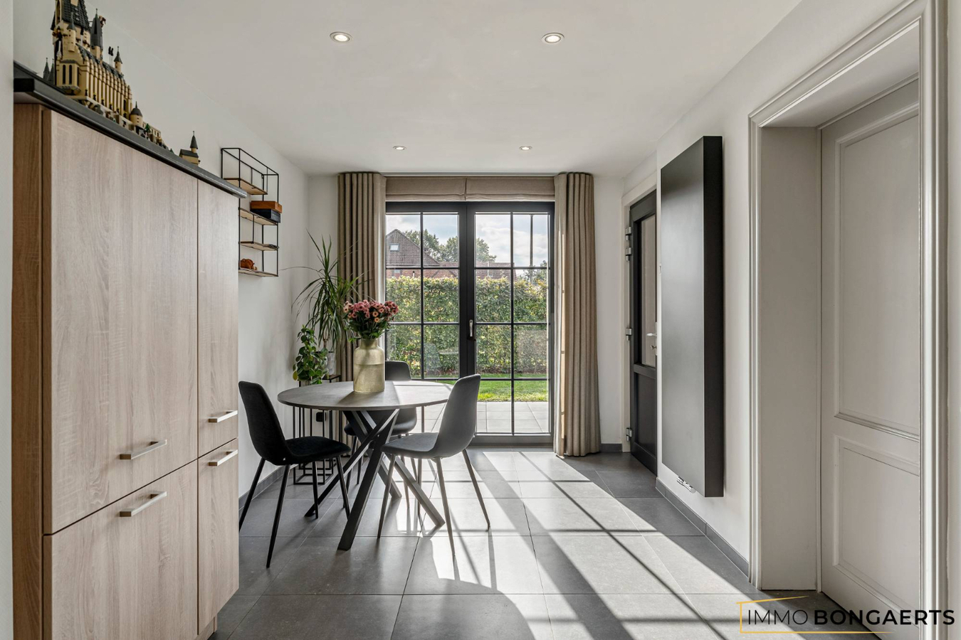 Instapklare woning op rustige ligging in As 