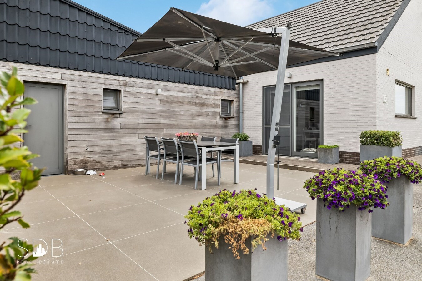 Hedendaagse woning inclusief paardenaccommodatie en graslanden op 4,22ha 