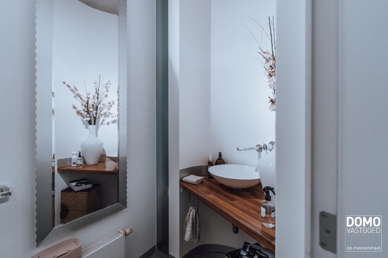 UNIEKE HALF OPEN WONING IN INDUSTRIËLE LOOK MET 3 SLAAPKAMERS, 2 BADKAMERS EN TUIN GELEGEN TE HASSELT 