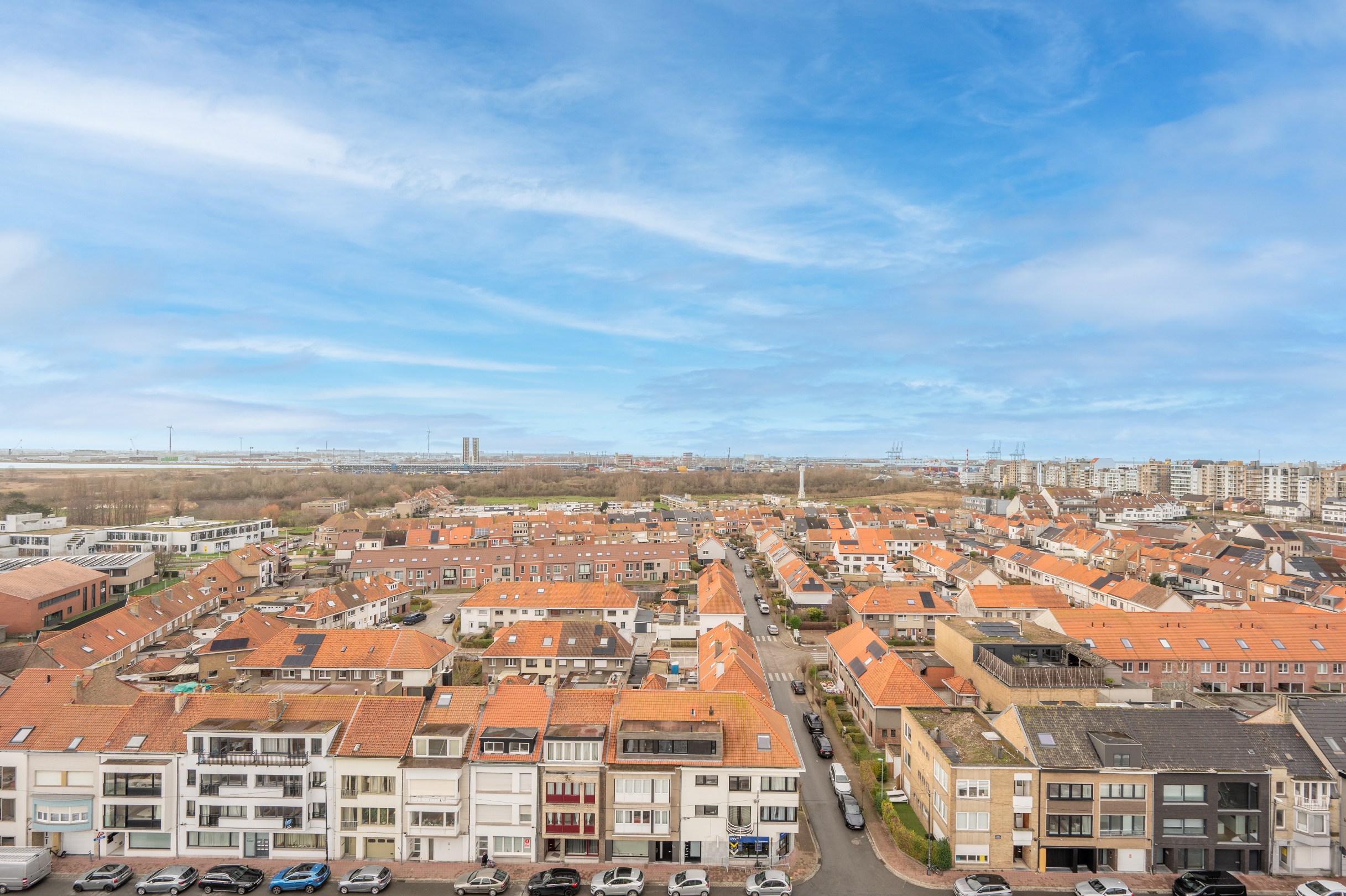 Unieke herverkoop in het Project hoost te Centrum Heist op wandelafstand van de Zeedijk genietend van zijdelings-zeezicht! 