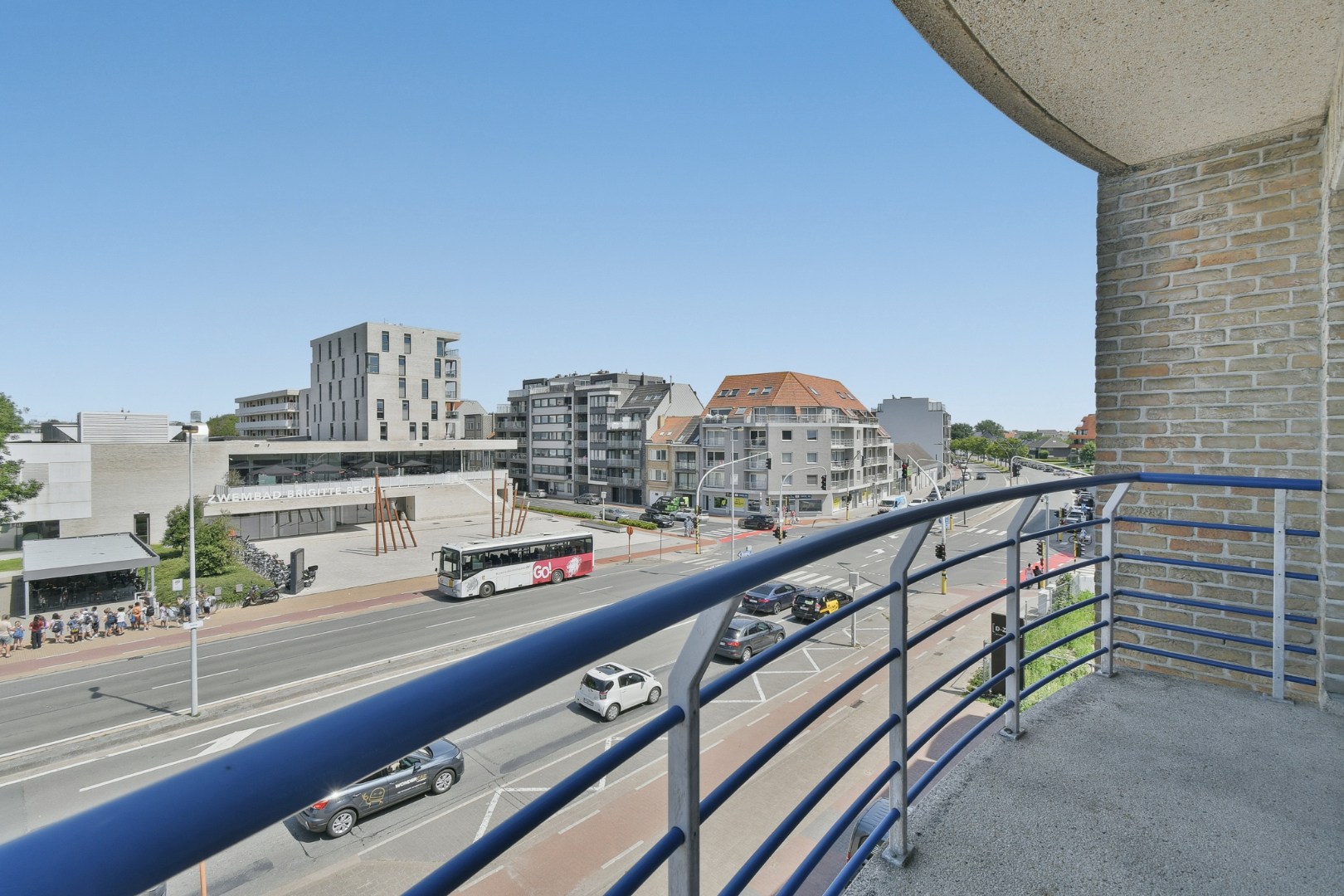 Lichtrijk twee slaapkamer appartement met terras te huur in Oostende! 
