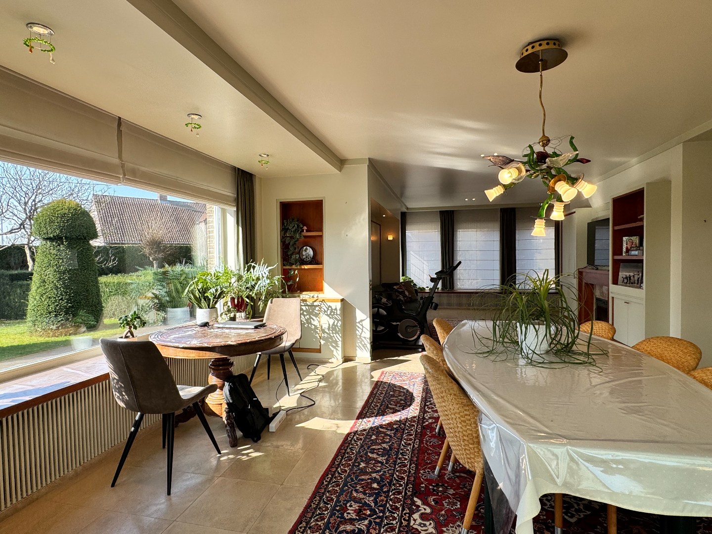 Ruime woning met loods en landbouwgrond op groene locatie nabij Waregem. 