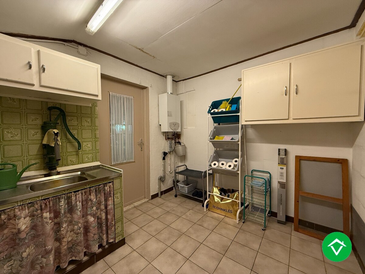 Centraal gelegen woning met 3 slaapkamers en diepe tuin te Roeselare 