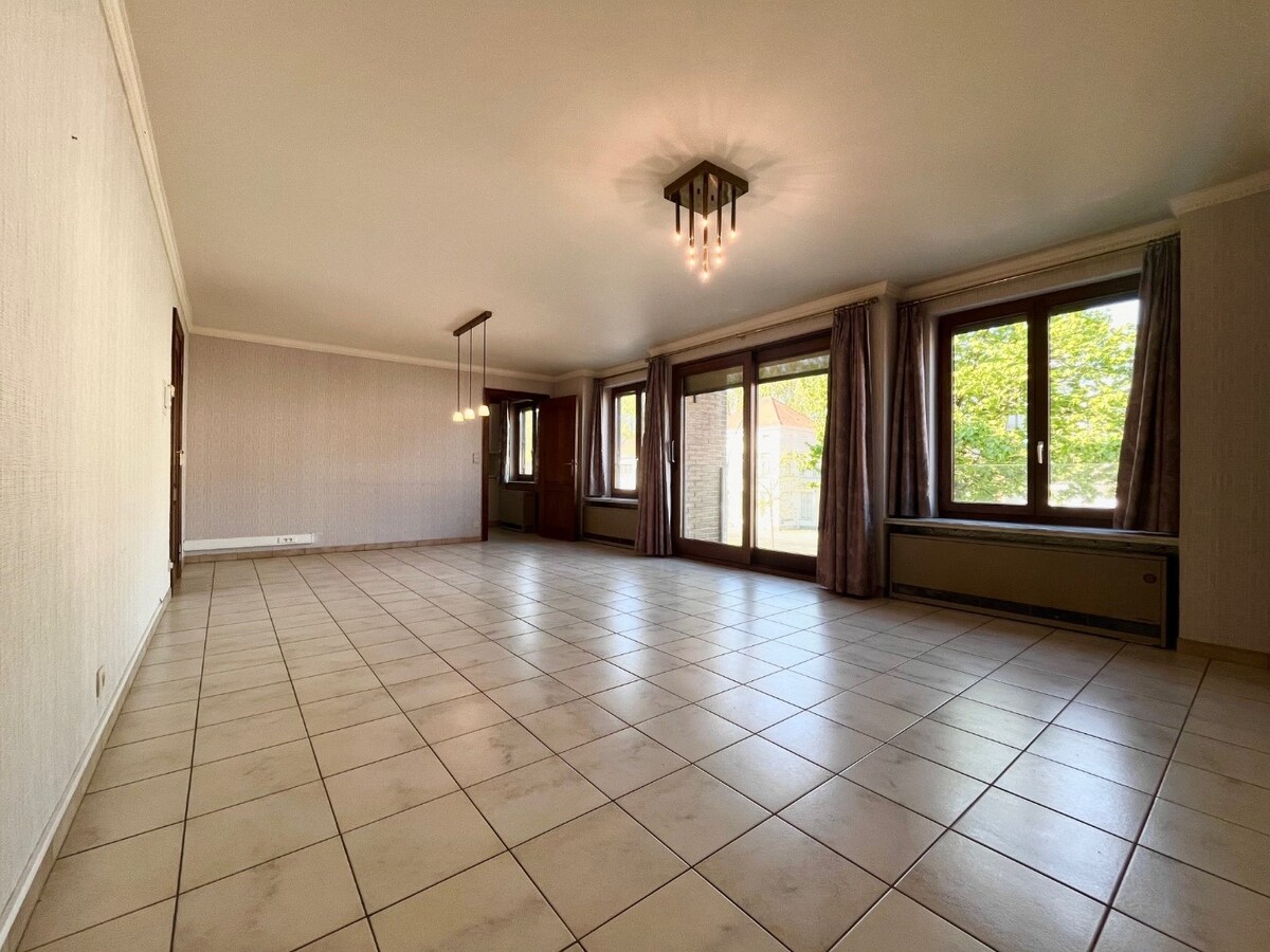 Bijzonder goedgelegen, ruim 3-slaapkamer-appartement met riant zonneterras 