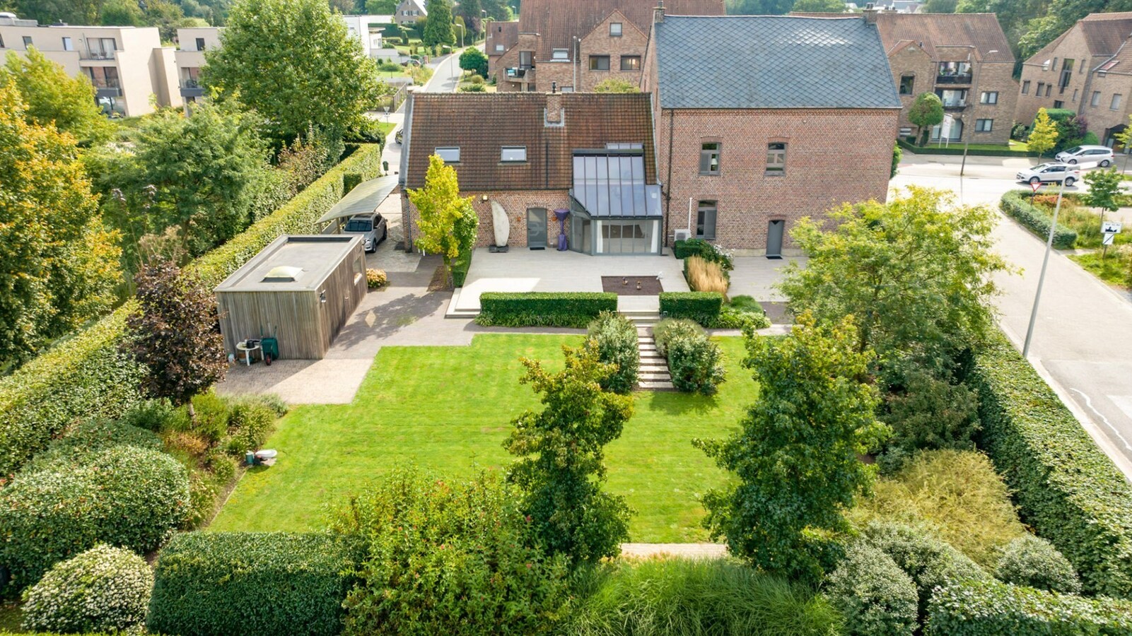 Luxe herenhuis met praktijkruimte in Niel-bij-As 