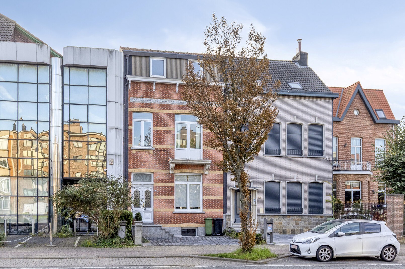 Karaktervolle herenwoning uit 1871 met 4 slaapkamers en prachtige stadstuin 