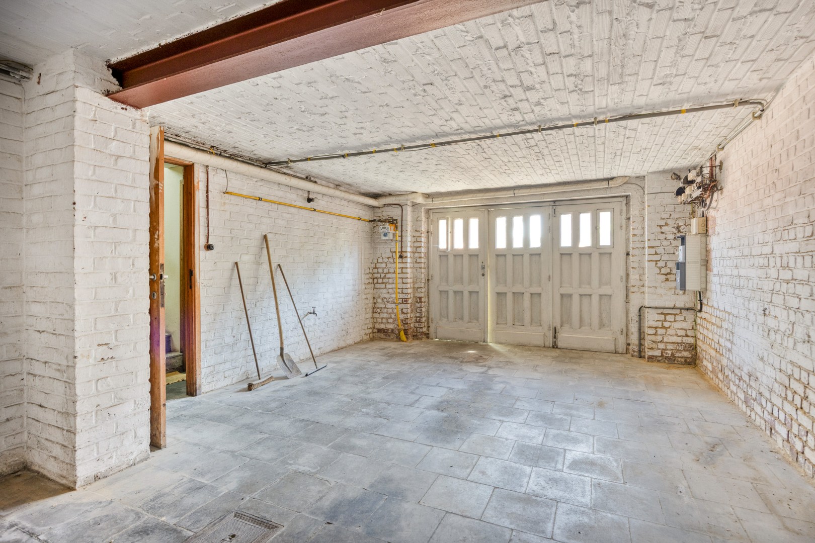 TE RENOVEREN WONING met 3/4 slaapkamers en tuin – 1640 SINT-GENESIUS-RODE 